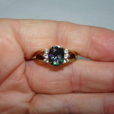 Gorgeous Alexandrite Color Gold Tone Ring 