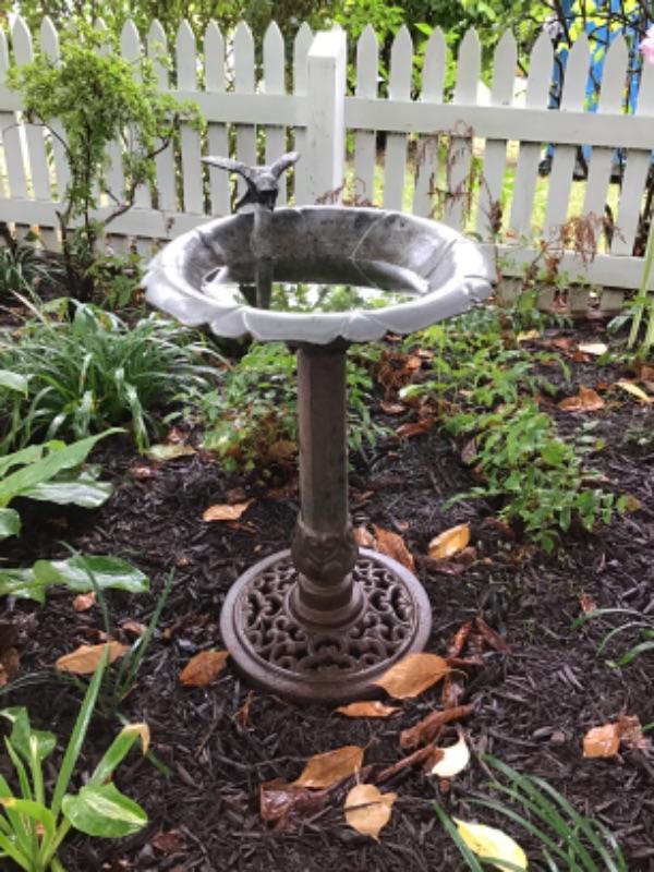 670 Metal Bird Bath