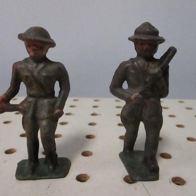 Lot 131 - Military Figurines 