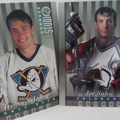 Donruss 97 Hockey hero's Teemu Selanne and Joe Sakie.
