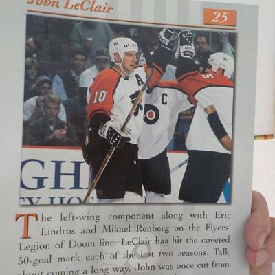 Donruss 97 Hockey hero's John LeClair and Jaroslav Svcjkovsky