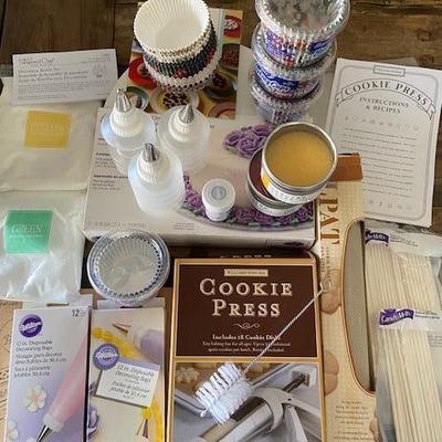 BAKING BUNDLE - CUPCAKES, COOKIES, DECORATING, CANDIES