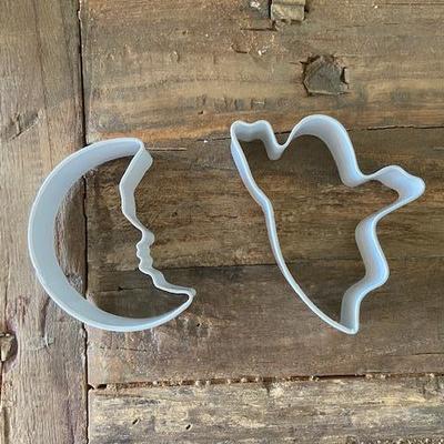 BUNDLE OF COOKIE CUTTERS, PANCAKE MOLDS, CUPCAKE HOLDERS