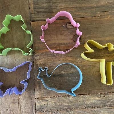 BUNDLE OF COOKIE CUTTERS, PANCAKE MOLDS, CUPCAKE HOLDERS