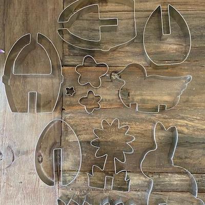 BUNDLE OF COOKIE CUTTERS, PANCAKE MOLDS, CUPCAKE HOLDERS