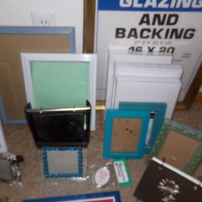 LOT 39 PICTURE FRAMES