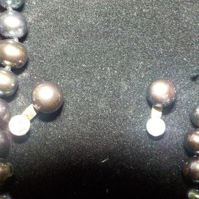 " Fresh water pearls necklace".