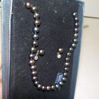 " Fresh water pearls necklace".