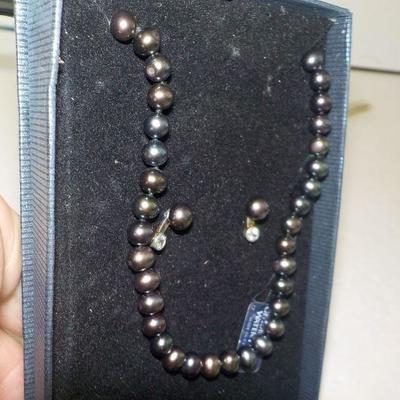 " Fresh water pearls necklace".