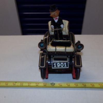 LOT 78  BATTERY OPERATED MODEL A TYPE TOY