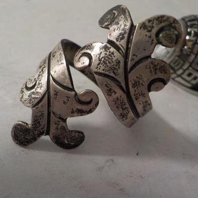 3 Vintage sterling rings, Sutton H.S. (1977), Indian Leaf, Peace dove.