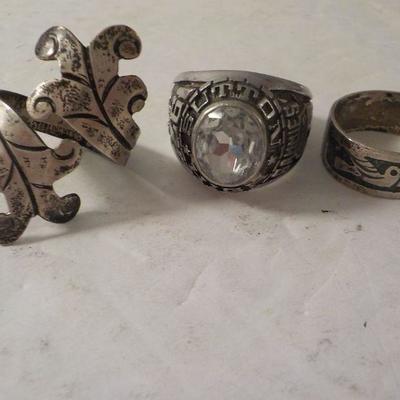 3 Vintage sterling rings, Sutton H.S. (1977), Indian Leaf, Peace dove.