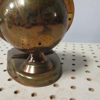Lot 200 - Lux Clock Globe Style - Wind Up