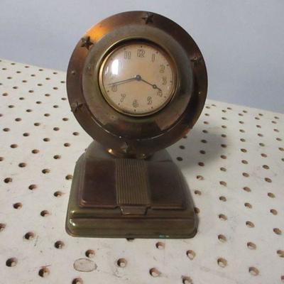 Lot 200 - Lux Clock Globe Style - Wind Up