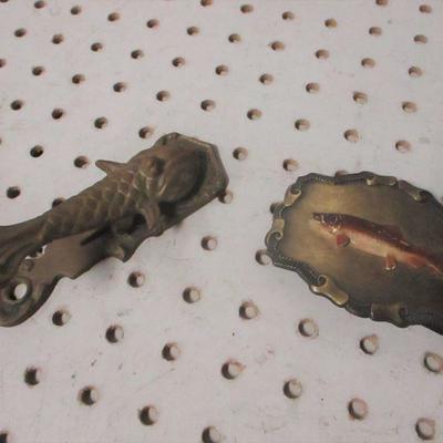 Lot 207 - Raintree Fish Belt Buckle & Fish Note Holder