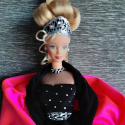 Vintage Barbie     (LOT 9)