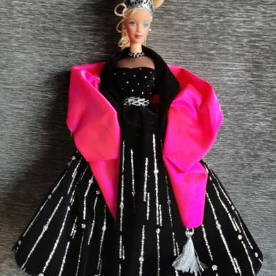 Vintage Barbie     (LOT 9)