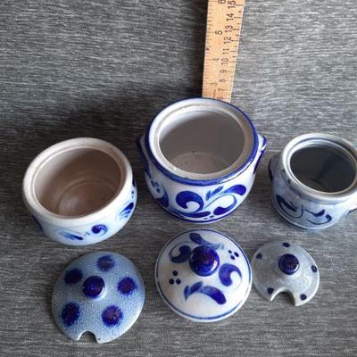 Vintage pottery lot      (LOT 11)