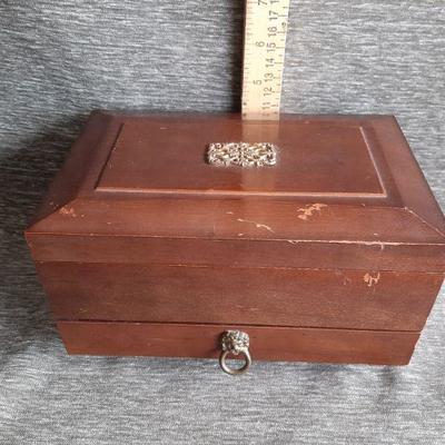 Vinage jewelry box     (LOT 21)
