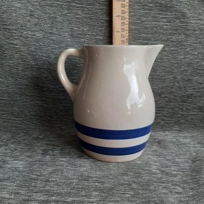 Vintage pitcher    (LOT 27)