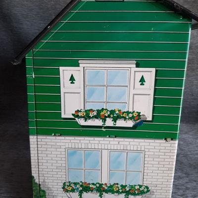 Vintage Doll house    (LOT 36)