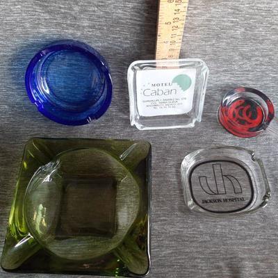 Vintage ashtrays     (LOT 48)