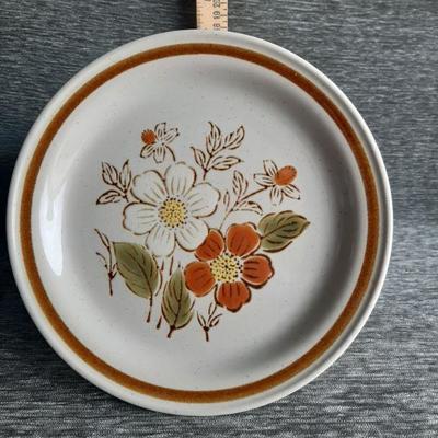 Vintage 7.5" plates   (LOT 70)