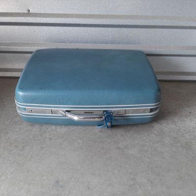 Vintage luggage   (LOT 130)