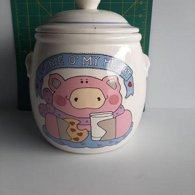 Vintage cookie jar   (LOT 135)