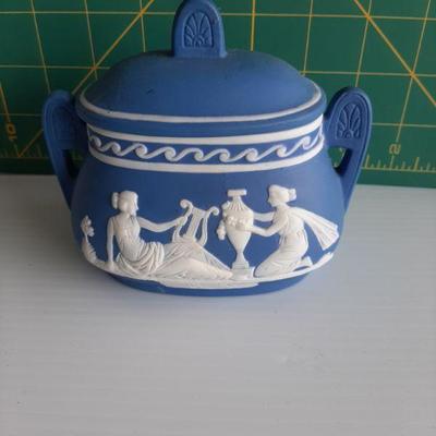 Vintage pottery   (LOT 151)