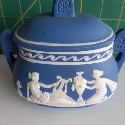 Vintage pottery   (LOT 151)