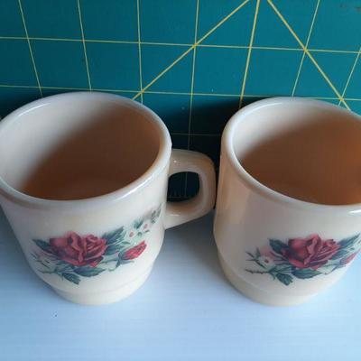 Vintage cups   (LOT 154) 