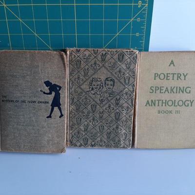Vintage books   (LOT 158)