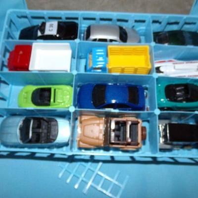 LOT 81  HOT WHEELS/MATCHBOX CARS IN CASE