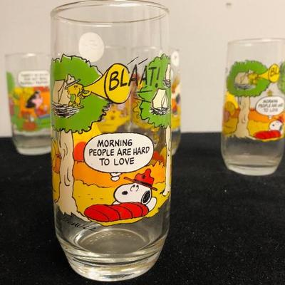 #29 Camp snoopy United feature syndicate drinking glasses