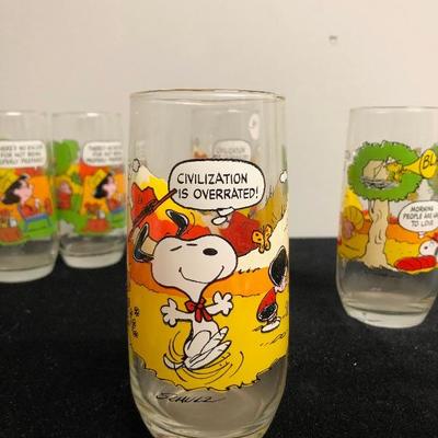 #29 Camp snoopy United feature syndicate drinking glasses