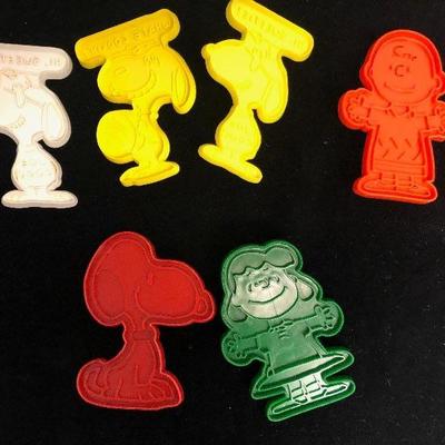 #42 Lot of six Peanuts gang cookie cutters