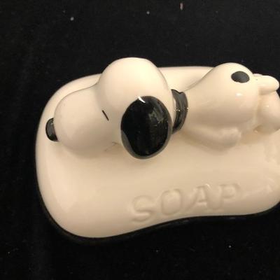 #56 Bar soap cover and small ceramic basket with Snoopy