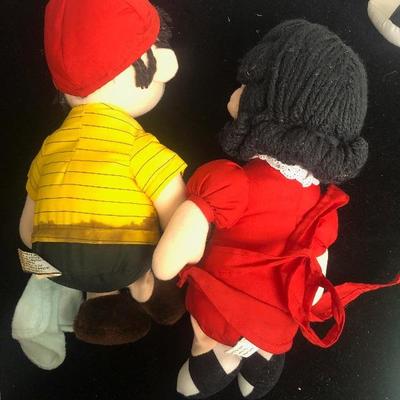 #70 Linus and Lucy plush dolls