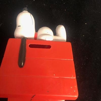 #79 Plastic snoopy coin bank