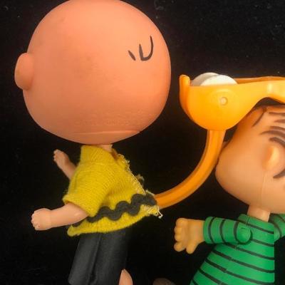#124 Charlie brown and Linus toys