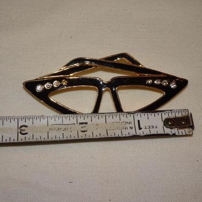 Cat Eye Glasses Rhinestone Brooch