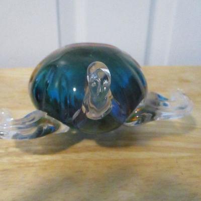 Lot 214 - Vinci Dynasty Gallery Art Glass Hand Fused Paperweight - Sea Turtle Colorful
