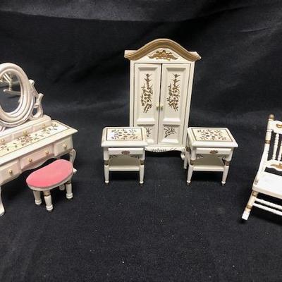 White Wood Miniature Dollhouse Furniture 