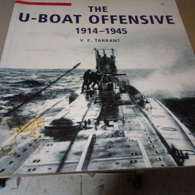1982 The U-Boat Offensive 1914-1945 W.E. Tarrant 