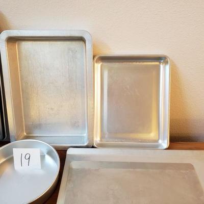 Lot 19: (10) piece Cake/Bread Pan & Cookie Sheets Lot