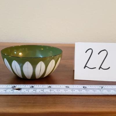 Lot 22: Vintage Cathrineholm Avocado Green and White lotus Small Bowl 