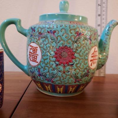 Lot 23: Asian Teapot and Cups