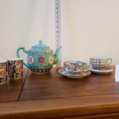 Lot 23: Asian Teapot and Cups