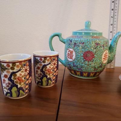 Lot 23: Asian Teapot and Cups